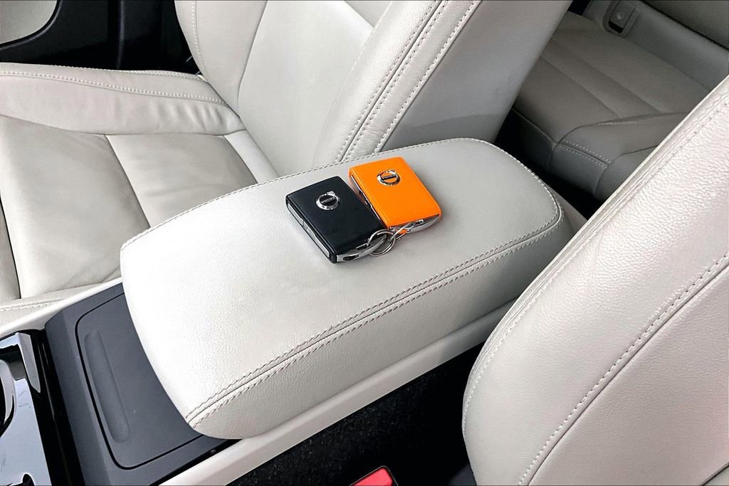 Certified 2023 Volvo XC40 B5 Plus image 14