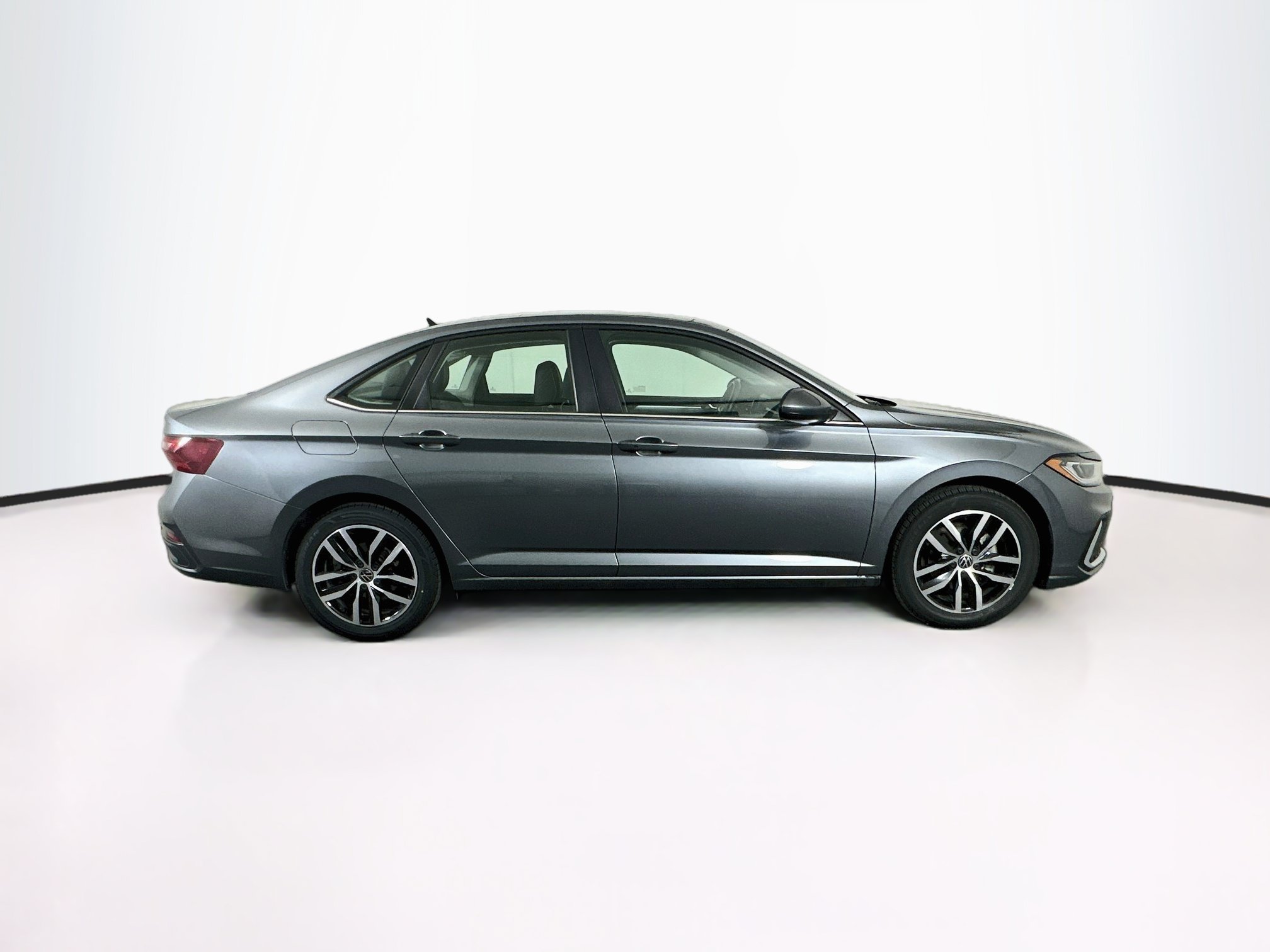Used 2025 Volkswagen Jetta SE FWD image 10