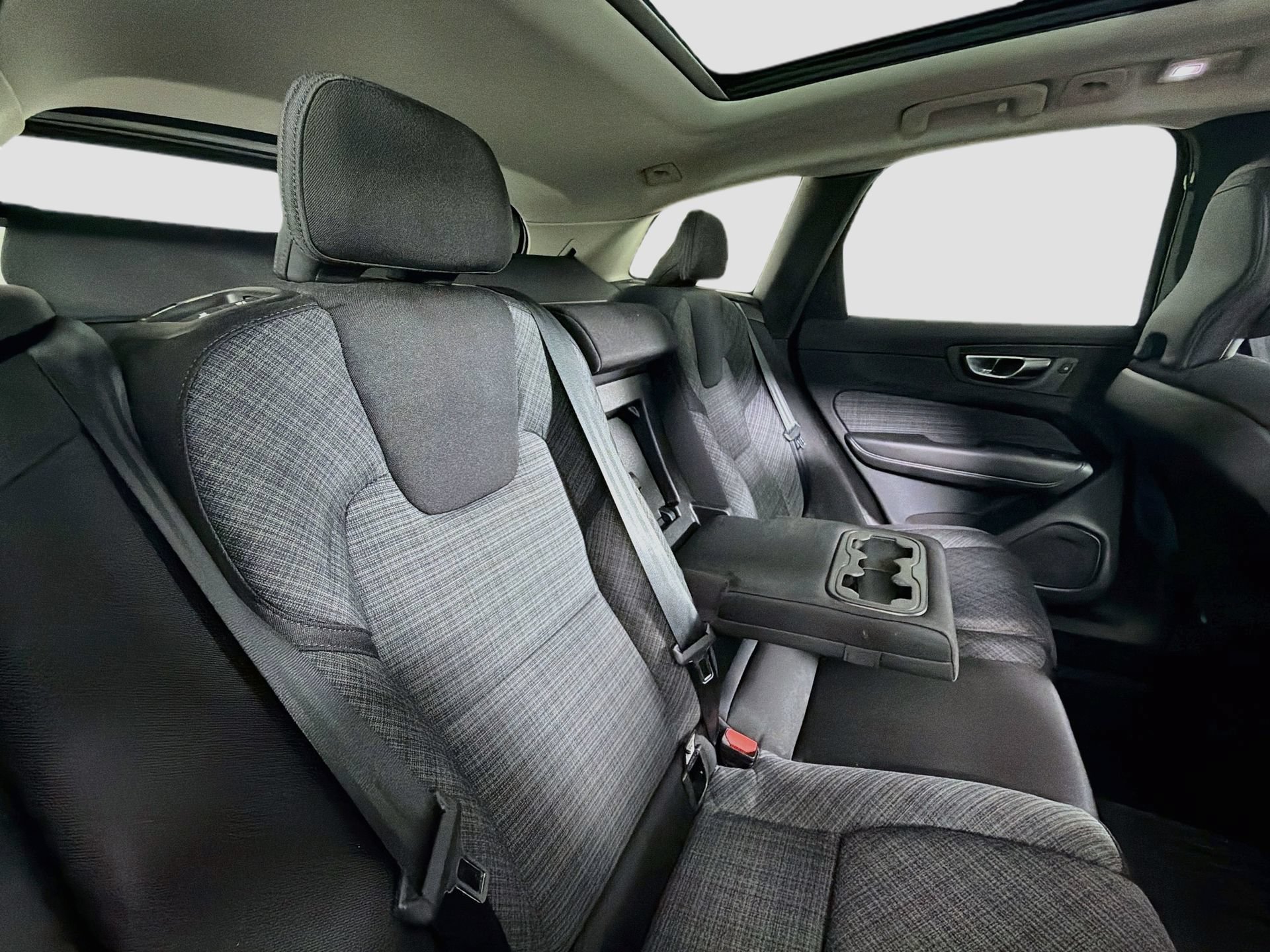 Certified 2023 Volvo XC60 B5 Core w/ Protection Package Premier FWD image 27