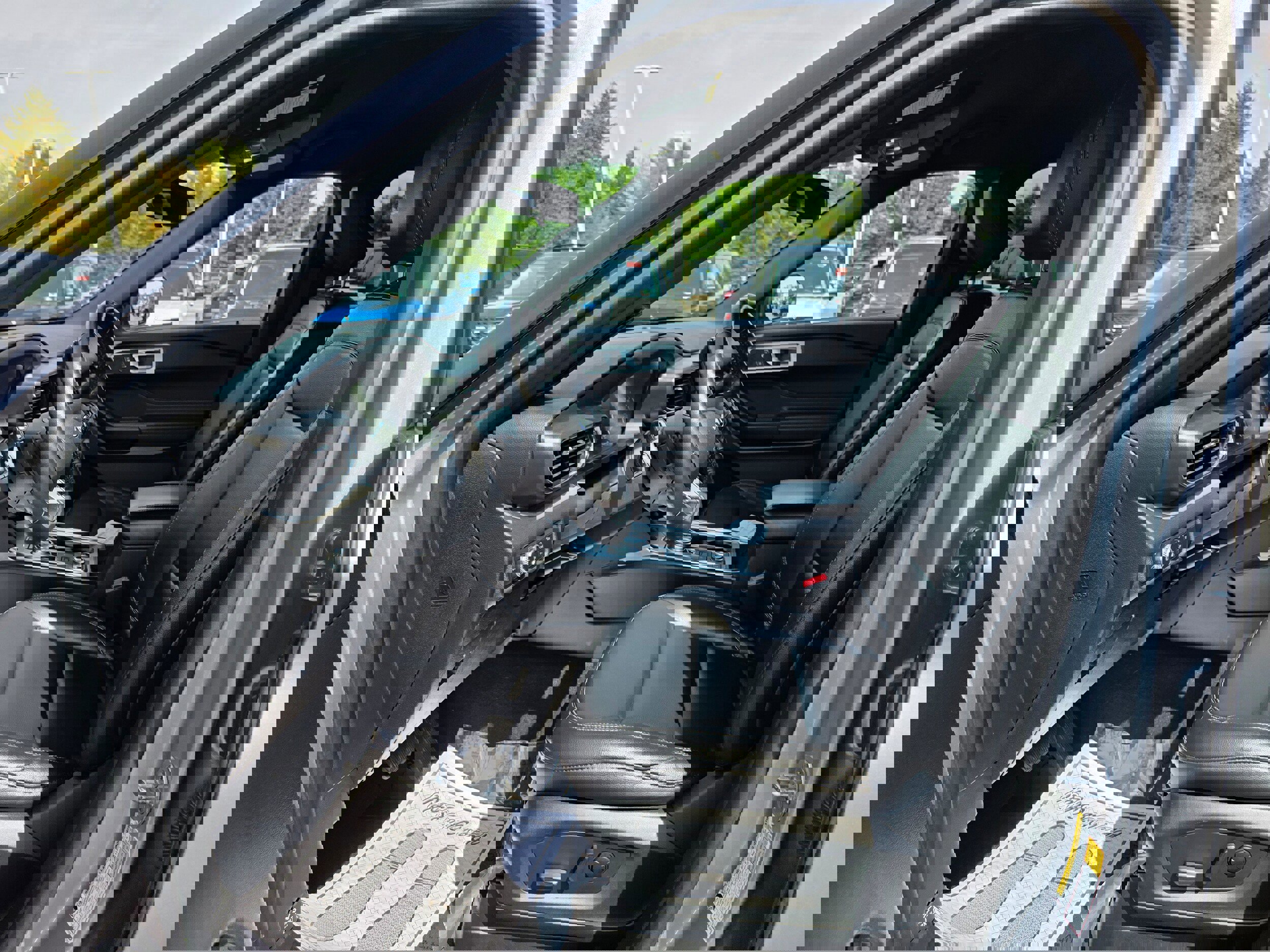 Used 2020 Ford Explorer XLT w/ Equipment Group 202A image 20