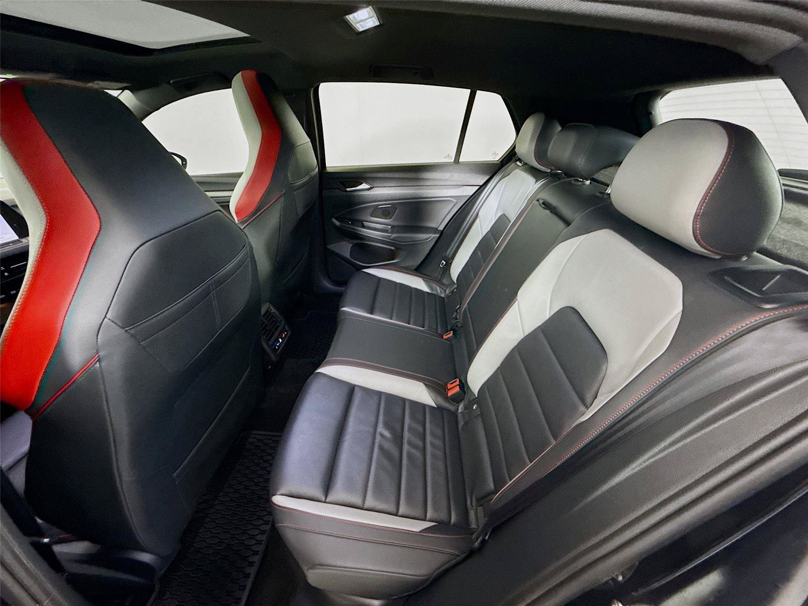 Used 2024 Volkswagen GTI Autobahn FWD image 17