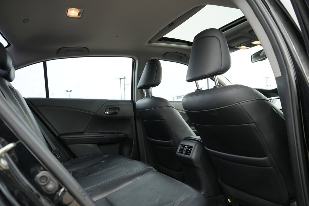 Used 2016 Honda Accord Touring image 14