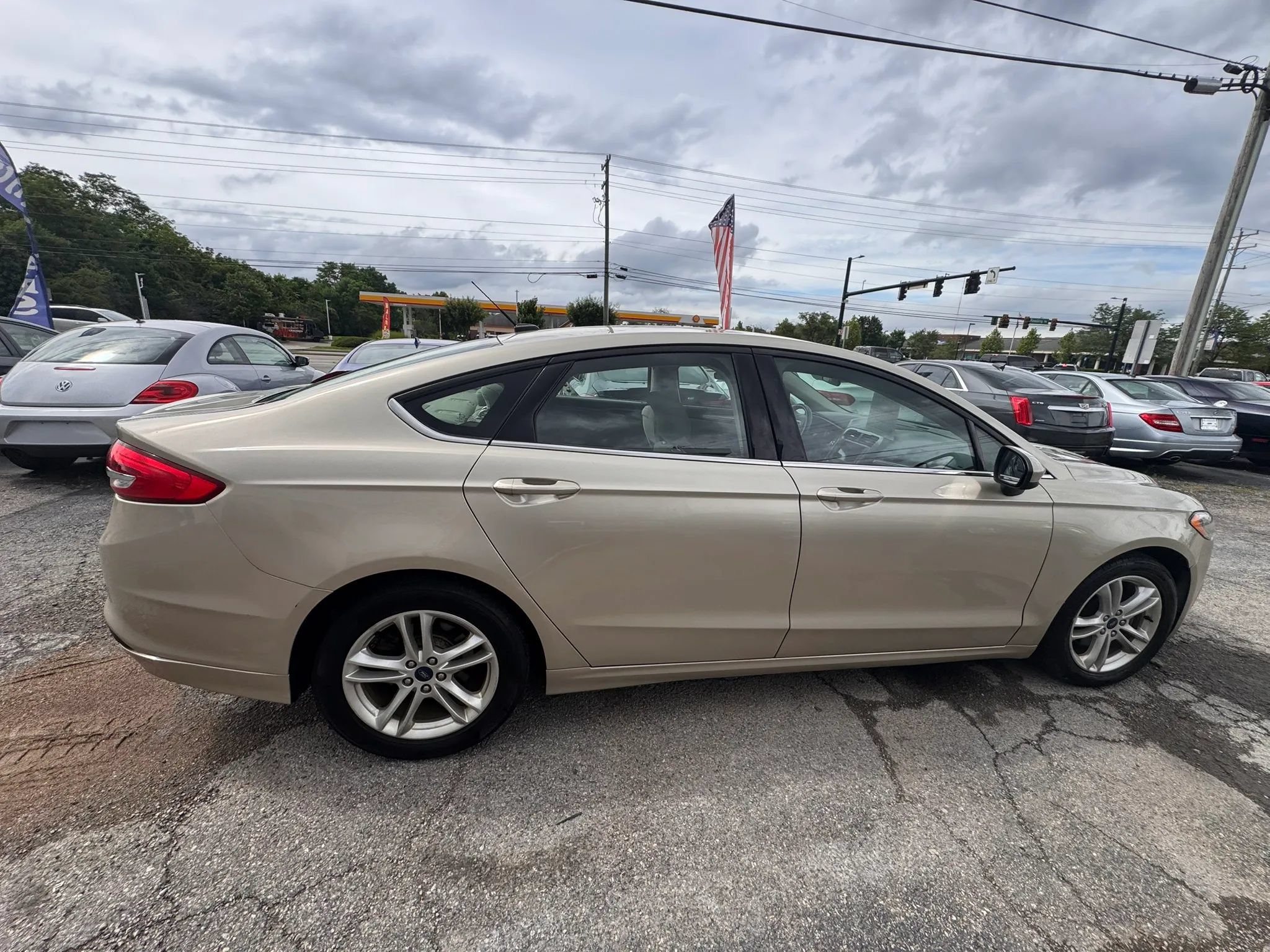 Used 2018 Ford Fusion SE w/ Fusion SE Technology Package FWD image 7