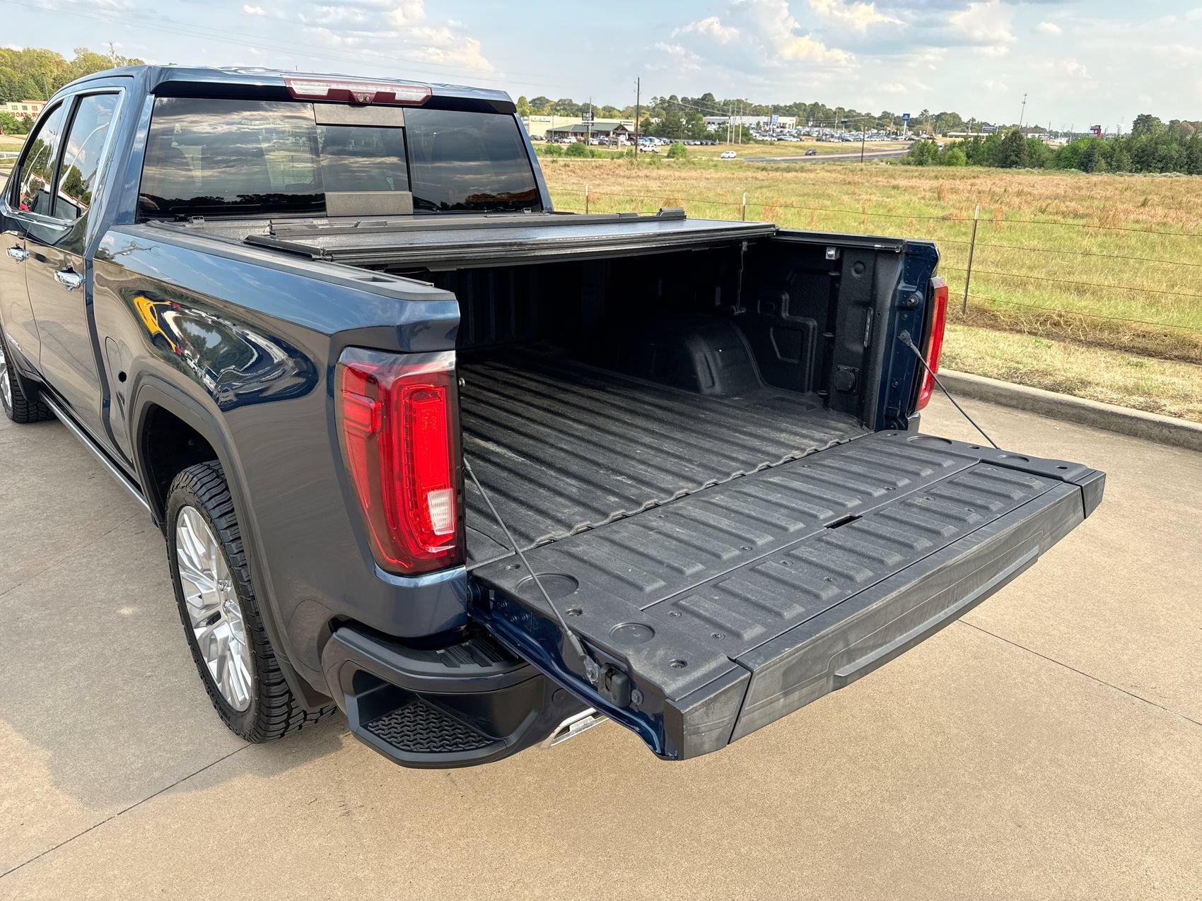 Used 2021 GMC Sierra 1500 Denali w/ Denali Ultimate Package AWD/4WD image 24