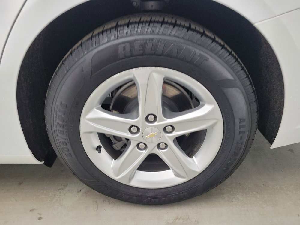 Used 2021 Chevrolet Malibu LS FWD image 31