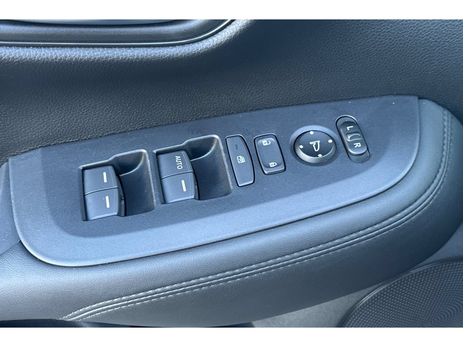 Used 2024 Honda HR-V LX image 12