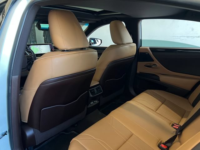 Used 2021 Lexus ES 300h w/ Accessory Package FWD image 31