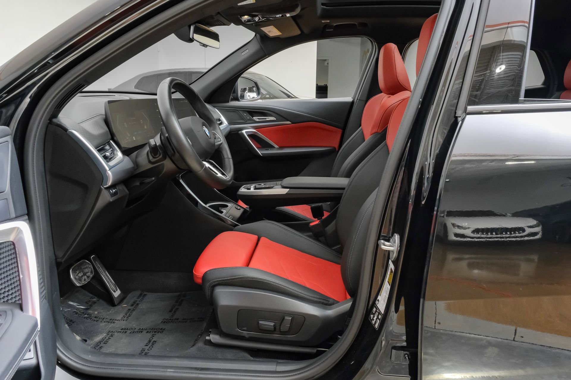 Used 2025 BMW X2 xDrive28i AWD/4WD image 4