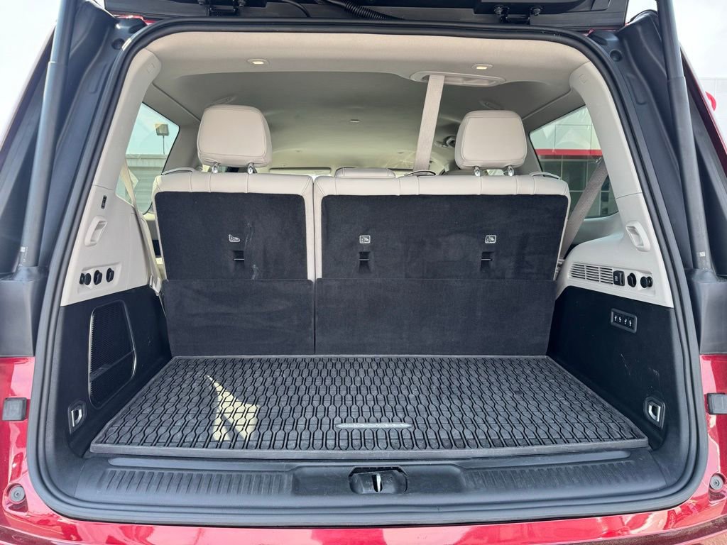 Used 2024 Jeep Wagoneer Series II w/ Flexible Seating Group image 11