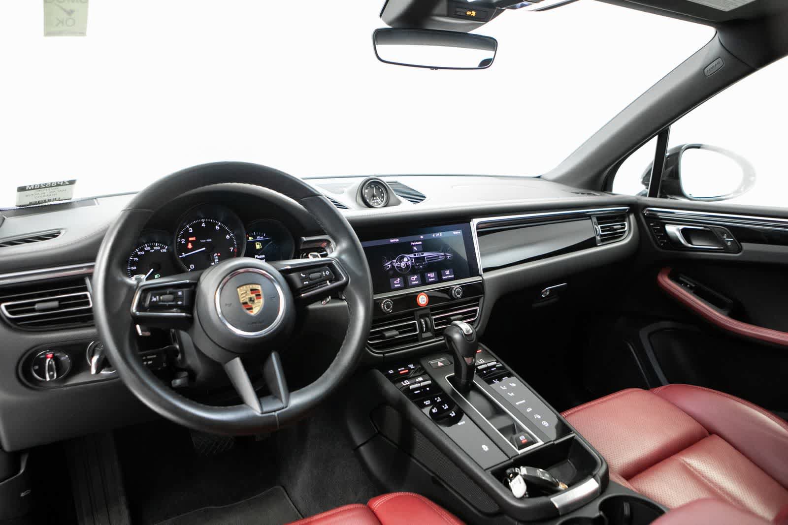 Certified 2022 Porsche Macan AWD/4WD image 13