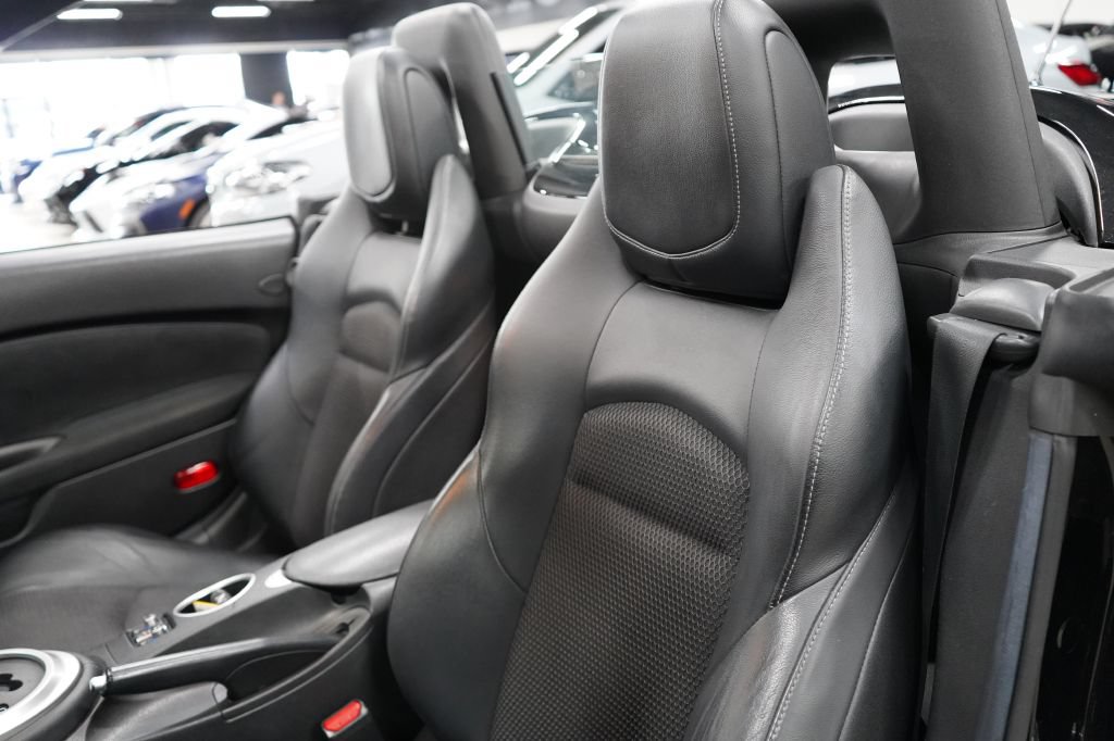 Used 2019 Nissan 370Z Touring RWD image 11