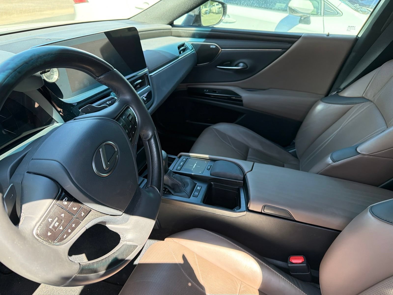 Used 2022 Lexus ES 300h w/ Accessory Package FWD image 6