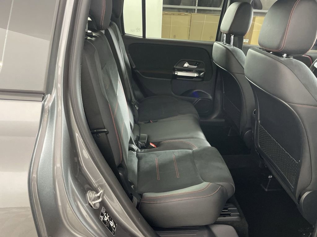 Used 2022 Mercedes-Benz GLB 35 AMG 4MATIC image 27