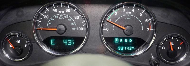 Used 2016 Jeep Wrangler Unlimited Sahara w/ Max Tow Package image 13