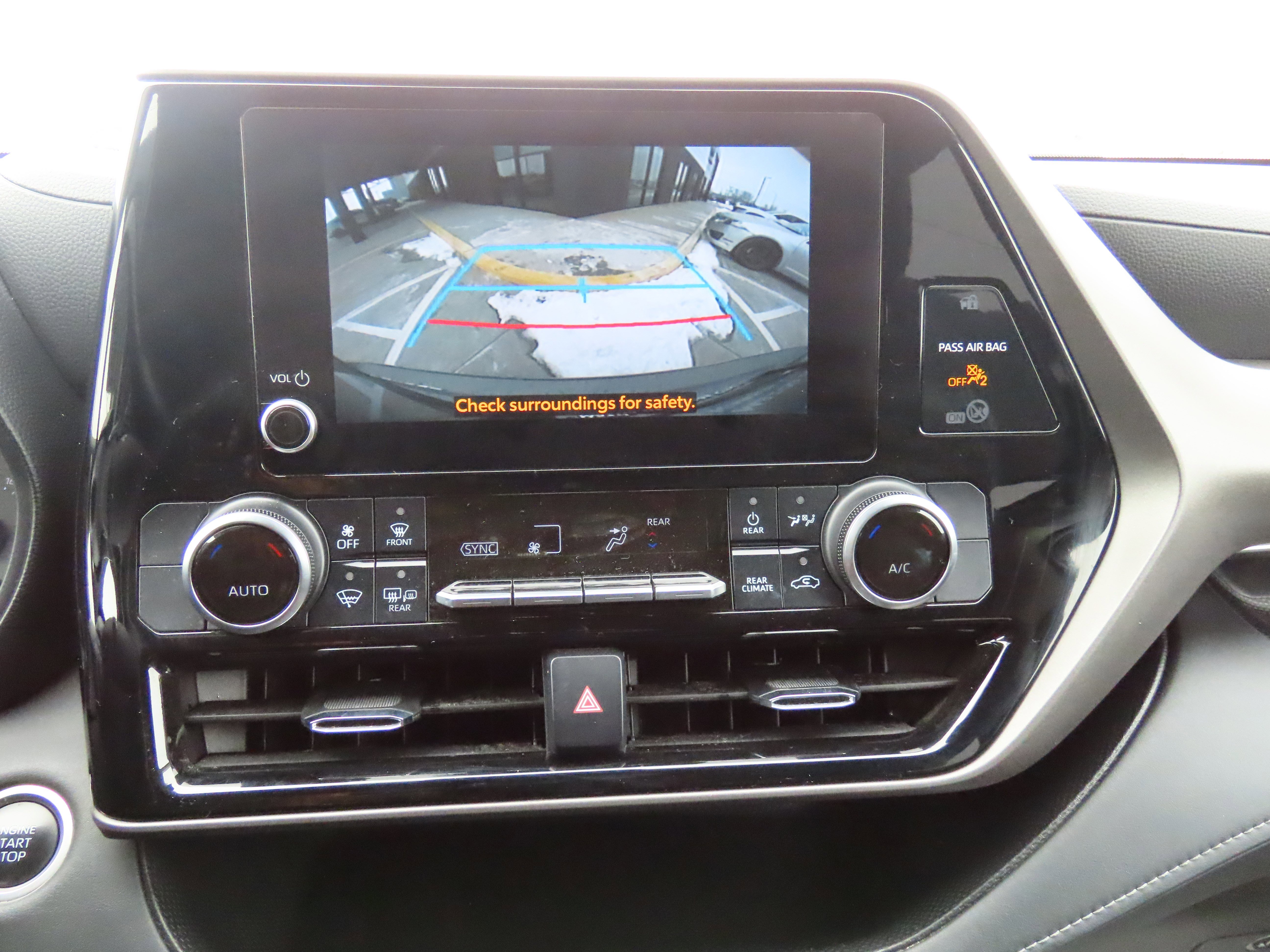 Used 2024 Toyota Highlander LE image 26