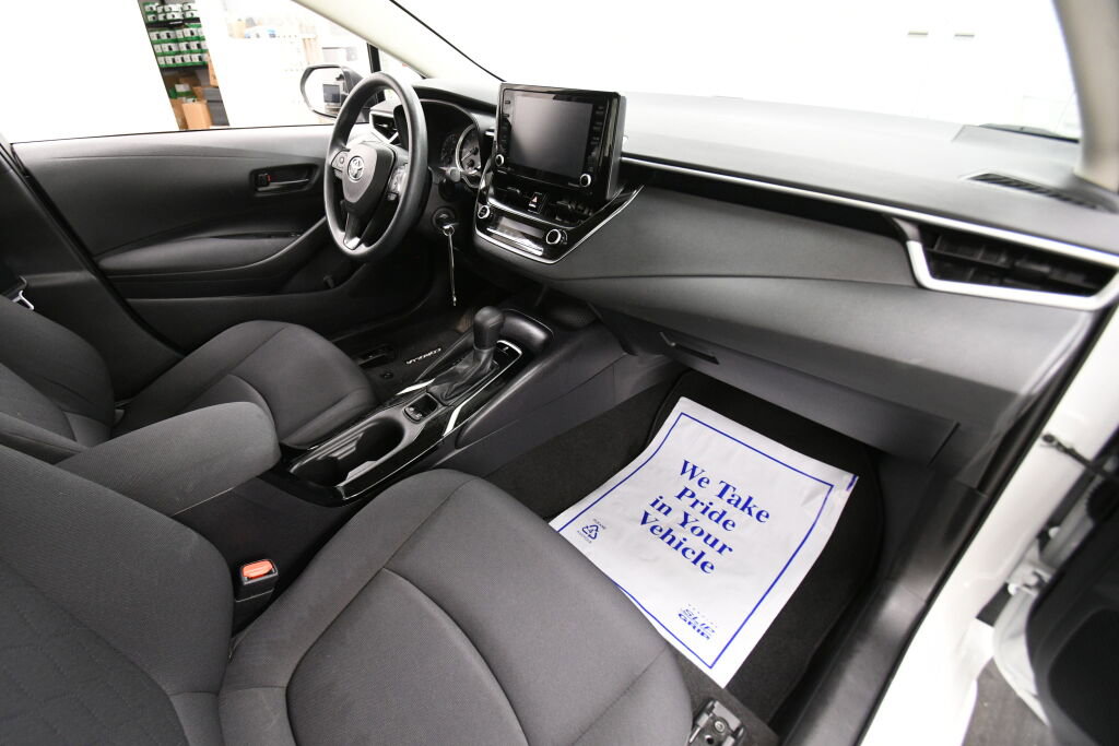 Used 2022 Toyota Corolla LE image 31