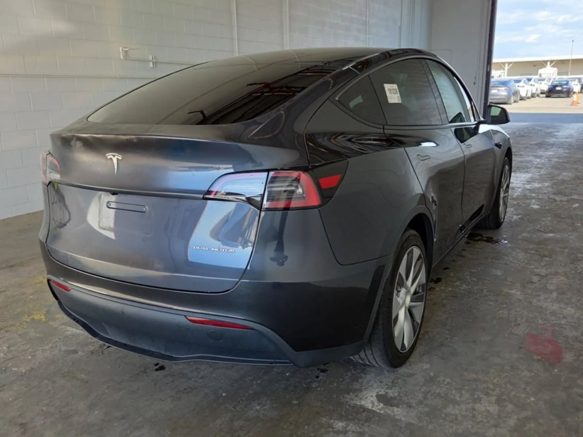 Used 2024 Tesla Model Y Long Range RWD image 7