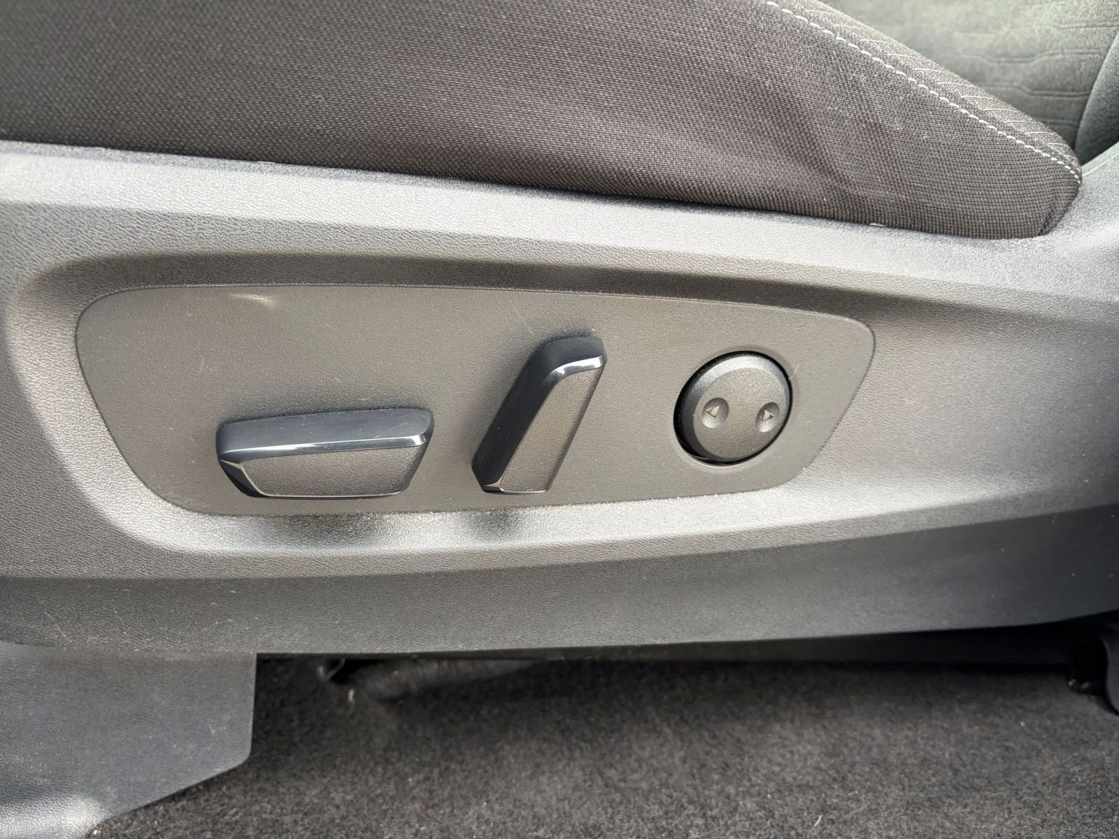 Used 2025 Nissan Pathfinder SV image 22