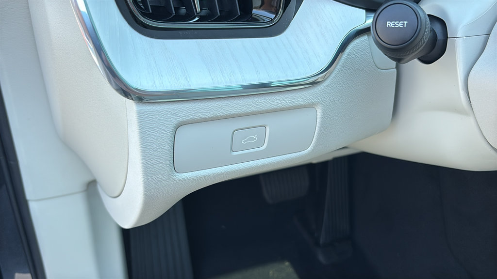 New 2027 Volvo XC60 B5 Ultra AWD/4WD image 13