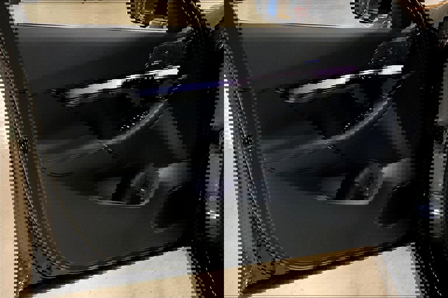 Used 2025 BMW i5 eDrive40i w/ Premium Package image 10