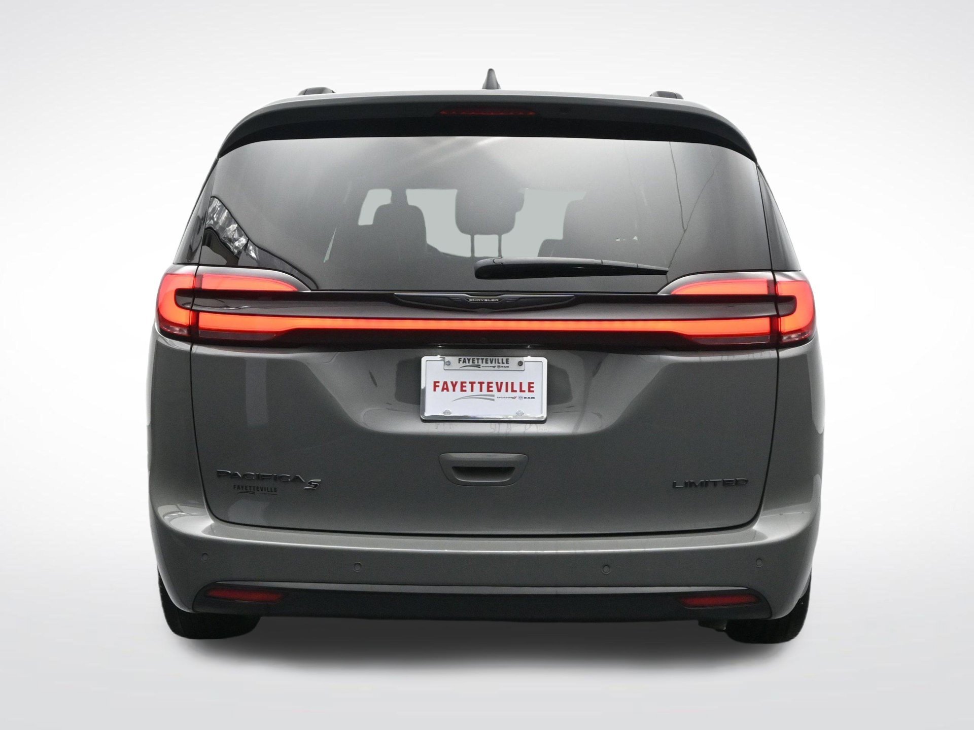 Used 2025 Chrysler Pacifica Limited FWD image 6