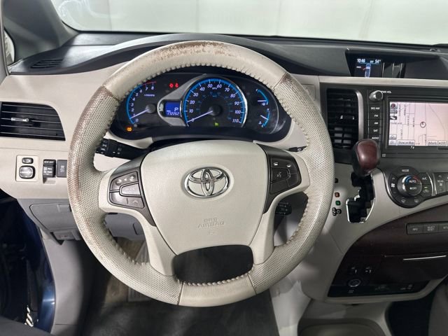 Used 2011 Toyota Sienna XLE image 14