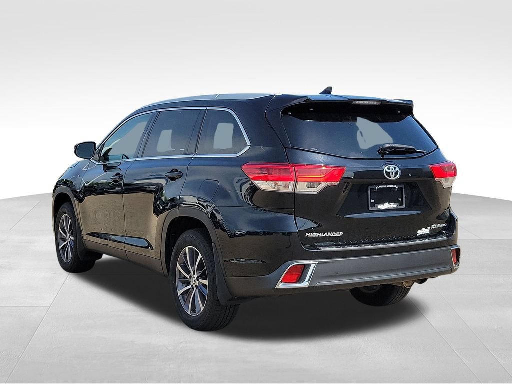Used 2019 Toyota Highlander XLE AWD/4WD image 4