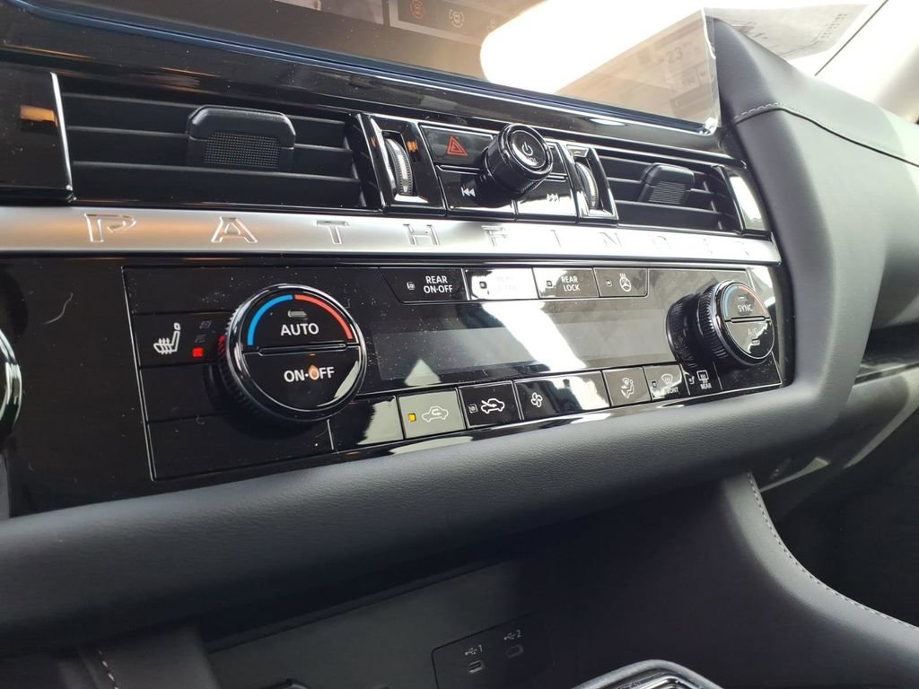 New 2026 Nissan Pathfinder SL image 12