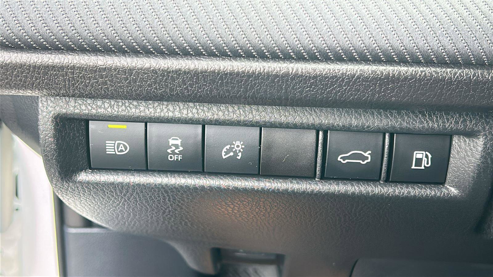 Used 2025 Toyota Camry SE w/ Convenience Package image 16