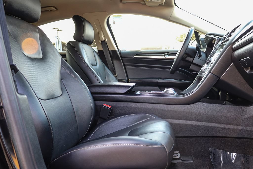 Used 2019 Ford Fusion Energi Titanium FWD image 21