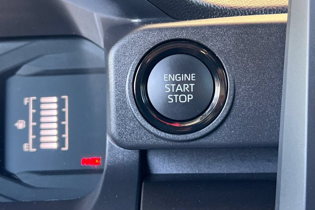Certified 2025 Toyota Tacoma SR5 AWD/4WD image 25
