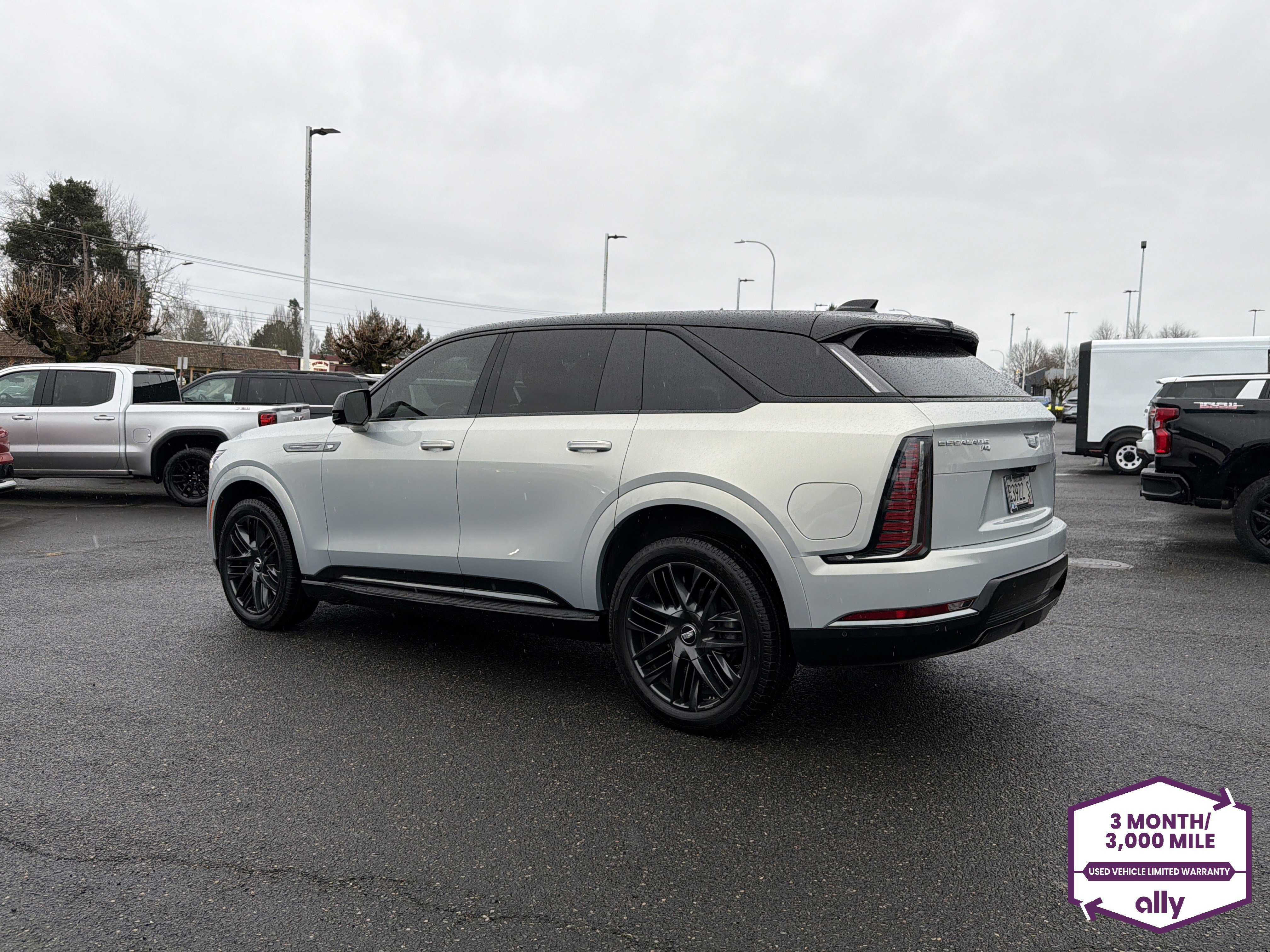 Used 2025 Cadillac Escalade IQ Sport 2 w/ LPO, ONYX Package image 3