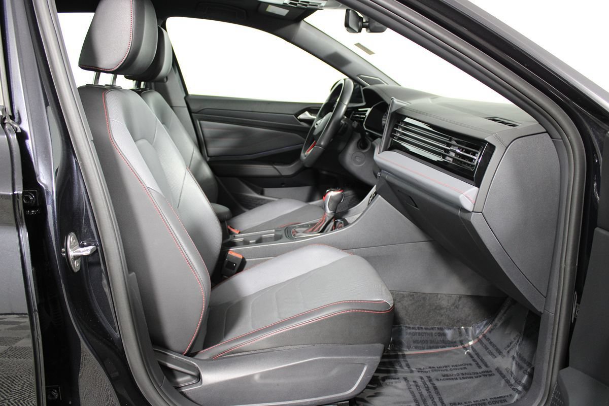 Used 2025 Volkswagen Jetta GLI Autobahn FWD image 11