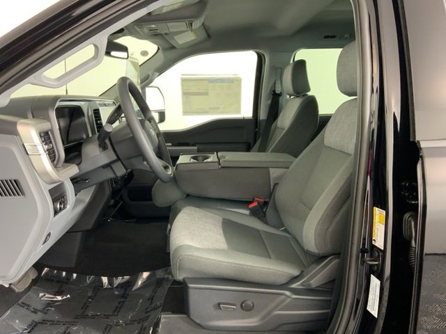 New 2025 Ford F350 XLT w/ Black Appearance Package image 16