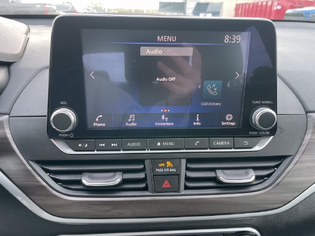 Used 2025 Nissan Altima 2.5 SV FWD image 13