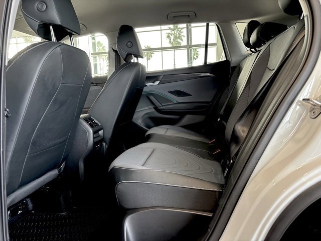 Used 2025 Volkswagen Tiguan SE image 18