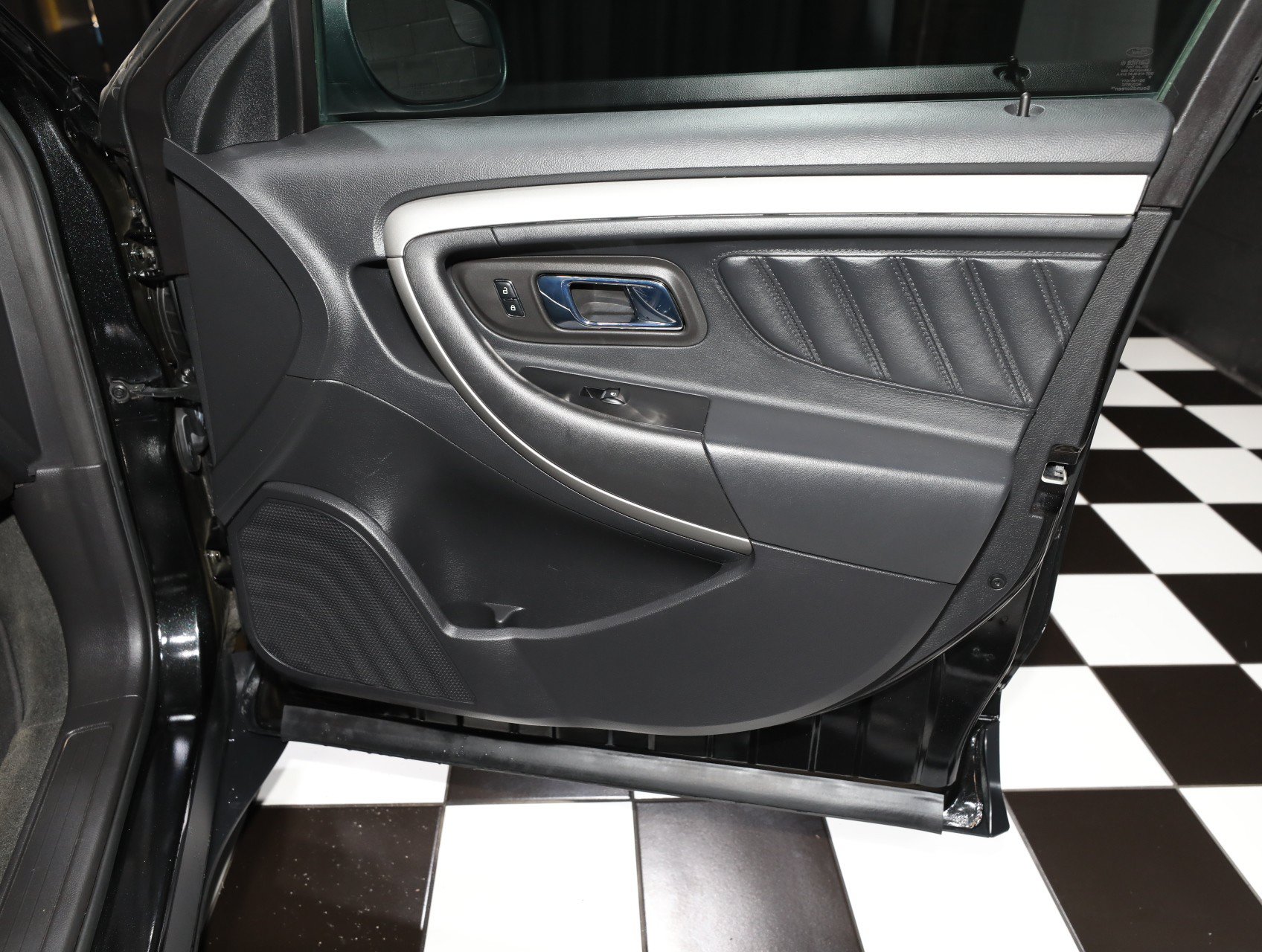 Used 2013 Ford Taurus SEL FWD image 32