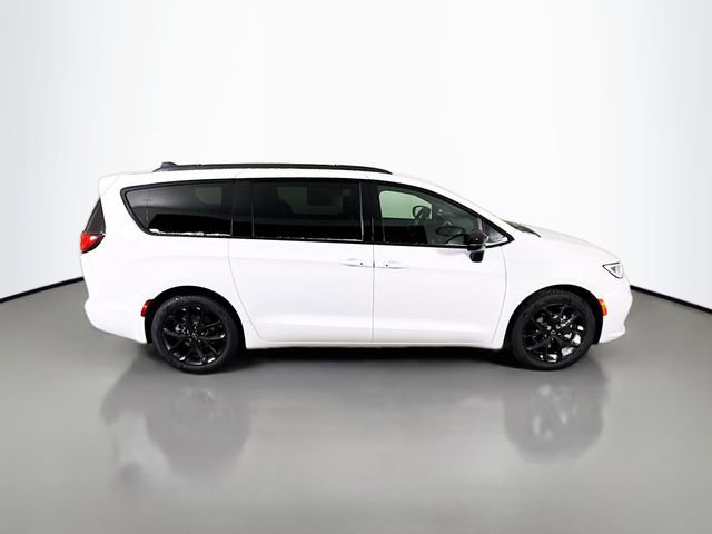 New 2026 Chrysler Pacifica Select w/ S Appearance Package FWD image 8