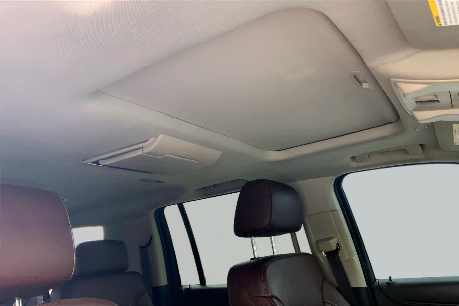 Used 2017 Chevrolet Suburban Premier RWD image 14