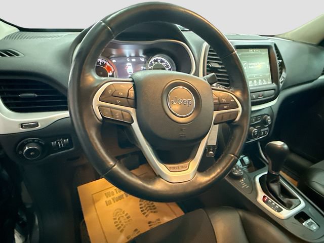 Used 2017 Jeep Cherokee Trailhawk w/ Cold Weather Group AWD/4WD image 9