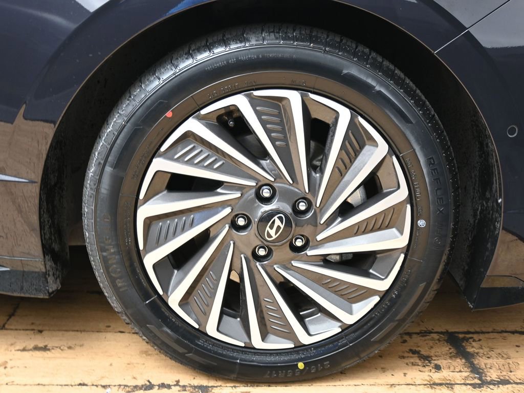 Used 2025 Hyundai Sonata Limited FWD image 15