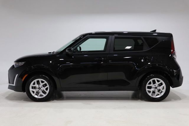 Used 2025 Kia Soul LX FWD image 4