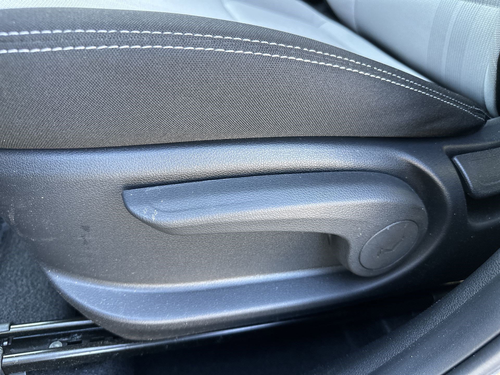 Used 2024 Hyundai Venue SEL image 14