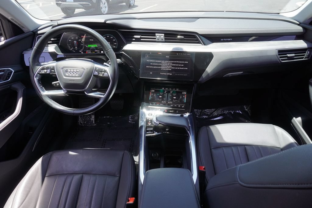 Used 2022 Audi e-tron Premium Plus w/ Premium Plus Package AWD/4WD image 11