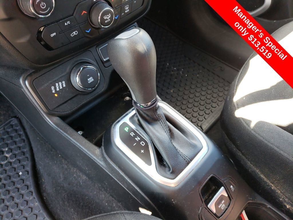 Used 2019 Jeep Renegade Latitude w/ Cold Weather Group AWD/4WD image 20