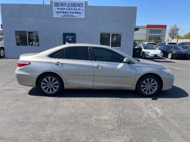 Used 2017 Toyota Camry XLE w/ Moonroof Package FWD image 2