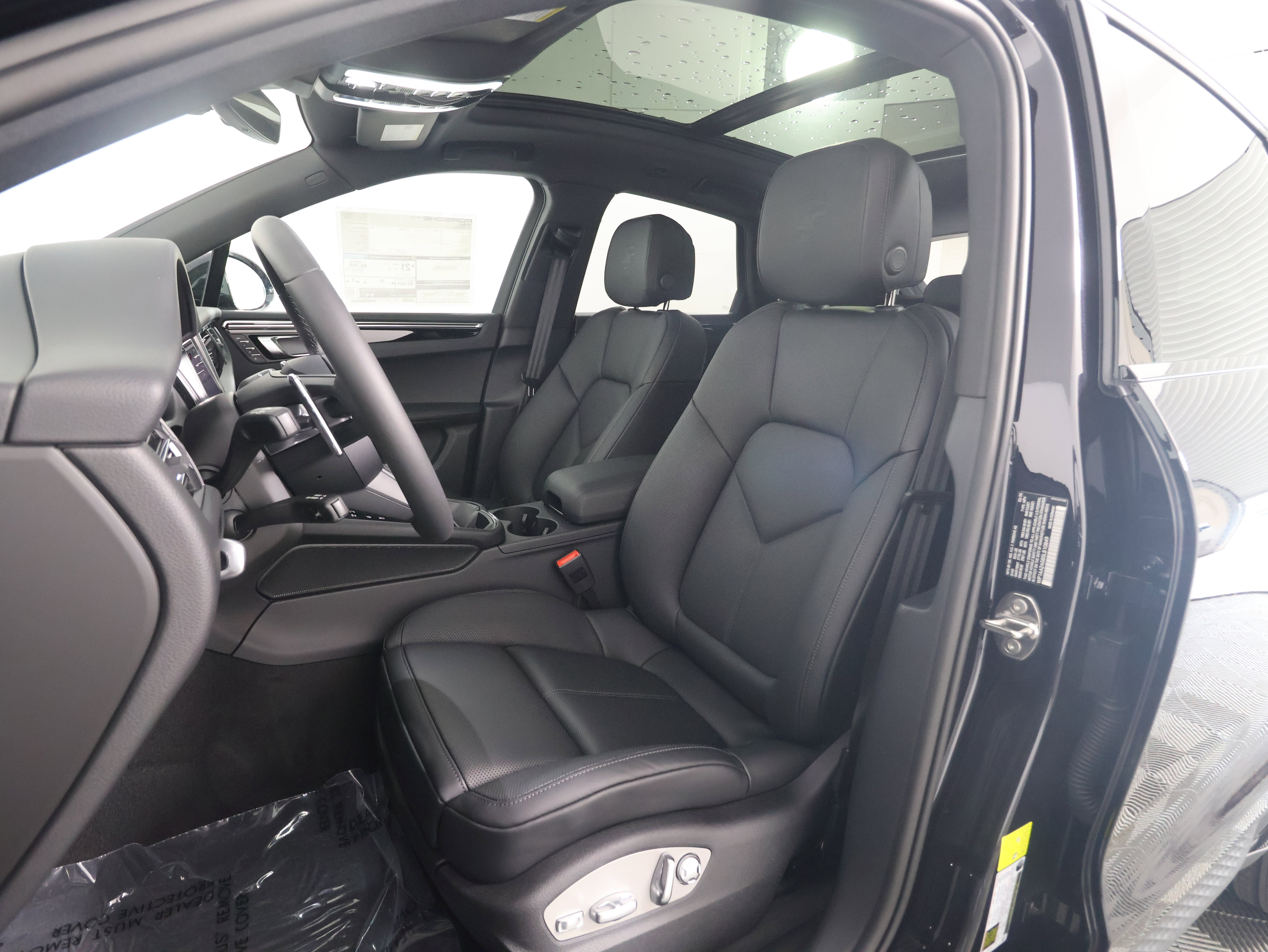 Used 2025 Porsche Macan image 5