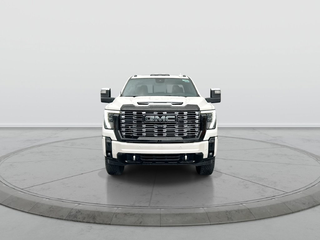 Used 2025 GMC Sierra 3500 Denali Ultimate AWD/4WD image 3