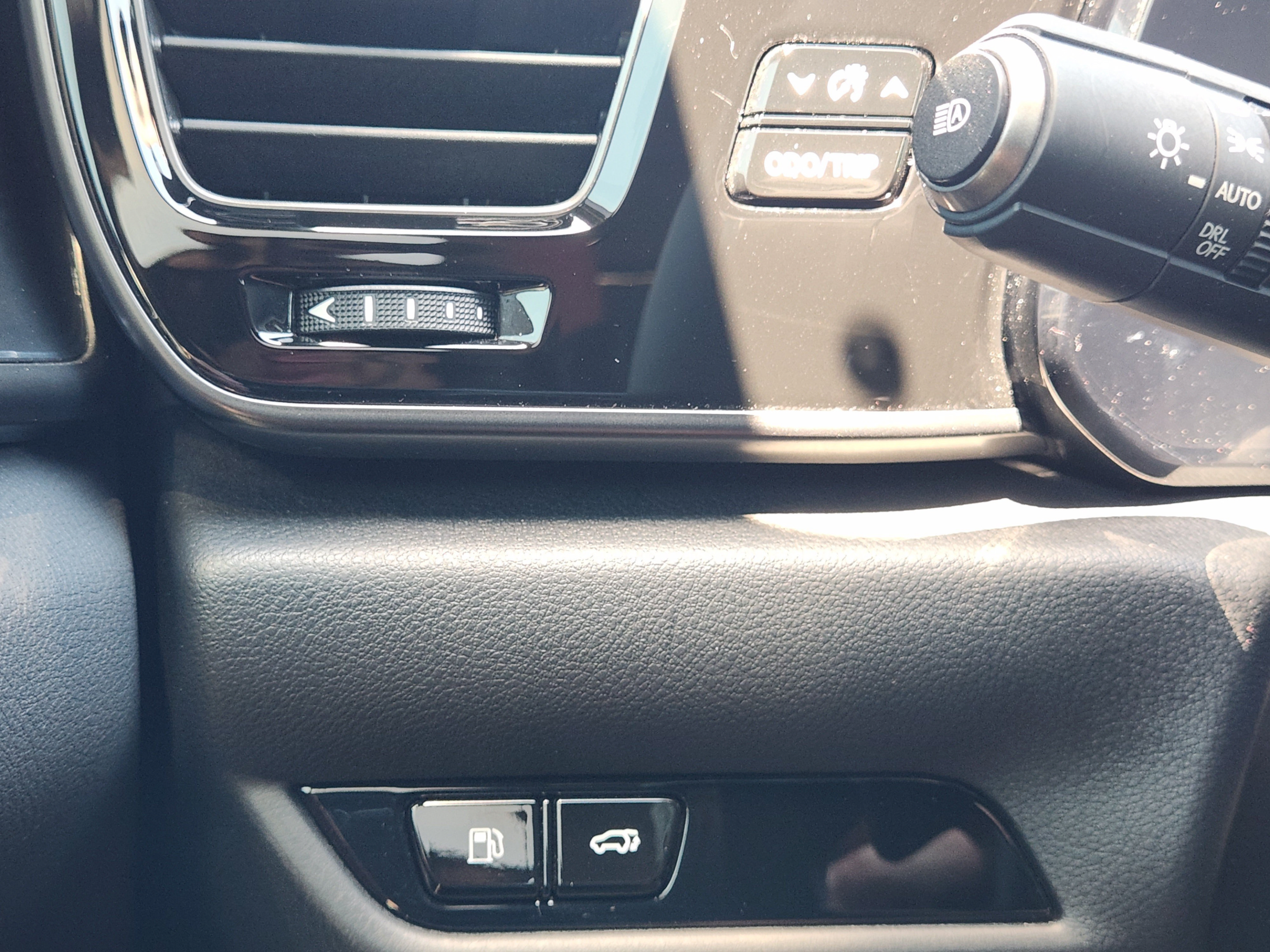 Used 2025 Lexus NX 250 FWD w/ Accessory Package (2T) image 16