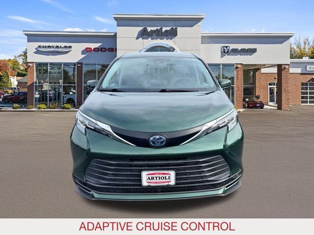 Used 2021 Toyota Sienna LE FWD image 3